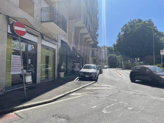 Locale Commerciale in affitto a Lodi, Selvagreca