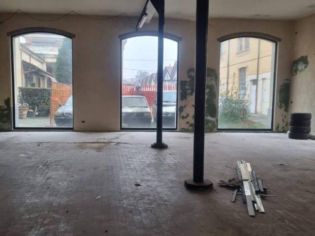 Locale Commerciale in affitto a Revellino, Lodi