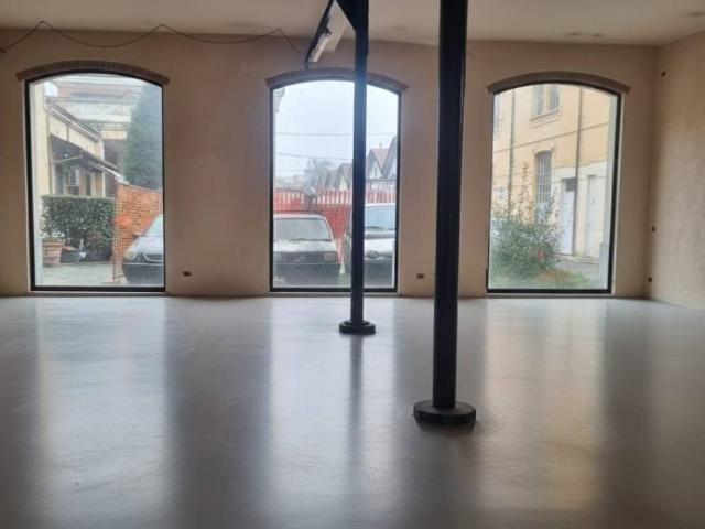 Locale Commerciale in affitto a Revellino, Lodi