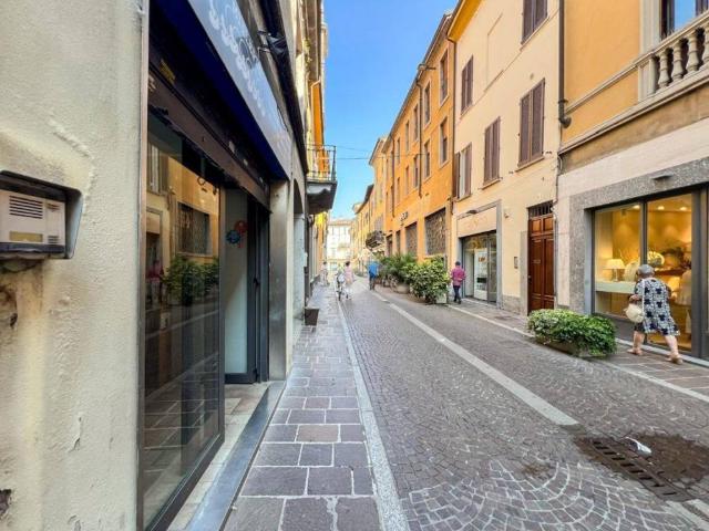 Locale Commerciale in affitto a Lodi, Maddalena