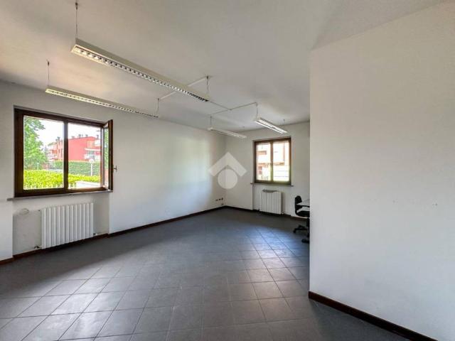 Locale Commerciale in affitto a Revellino, Lodi