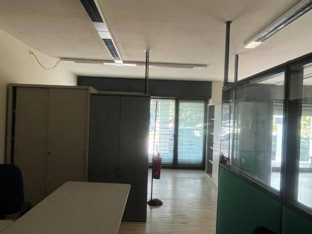 Locale Commerciale in affitto a Robadello, Lodi