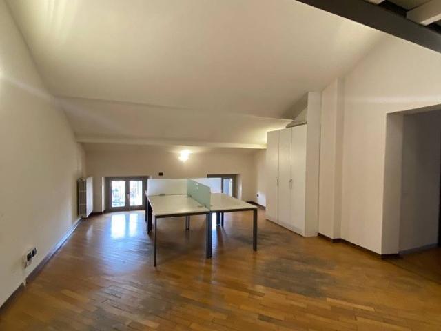 Locale Commerciale in affitto a Revellino, Lodi