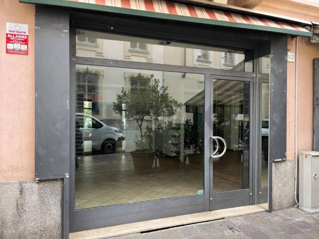 Locale Commerciale in affitto a Revellino, Lodi