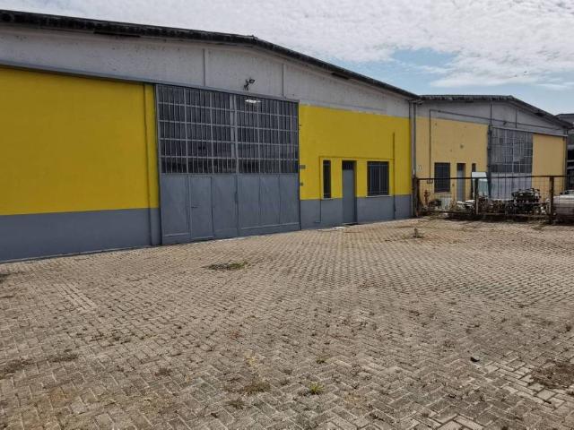 Locale Commerciale in affitto a Lodi Vecchio
