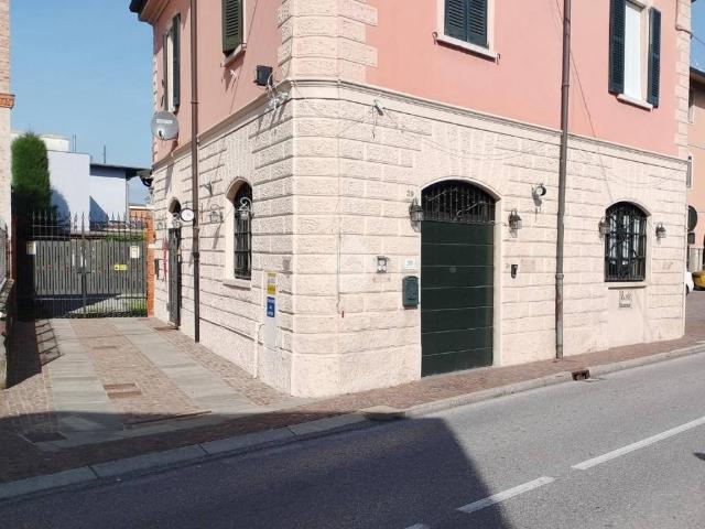 Locale Commerciale in affitto a Unione dei Comuni Bassa Bresciana Occidentale, Lograto