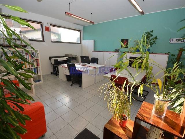Locale Commerciale in affitto a Lomagna, Lombardia