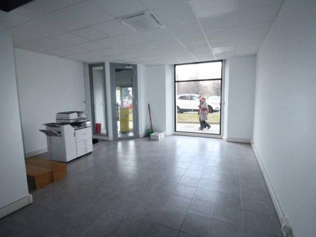 Locale Commerciale in affitto a Lomazzo di Sopra, Lomazzo