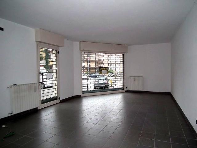 Locale Commerciale in affitto a Lomazzo di Sotto, Lomazzo