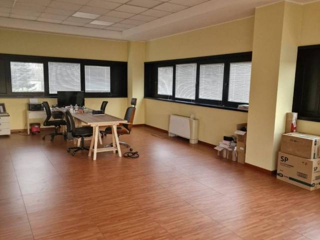 Locale Commerciale in affitto a Lomazzo, Lombardia