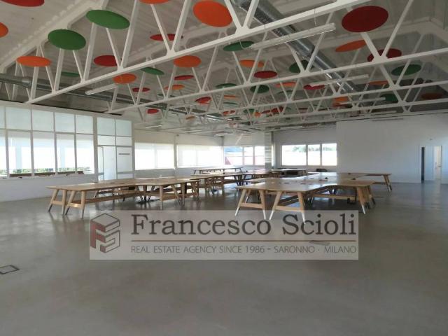Locale Commerciale in affitto a Lomazzo, Lombardia