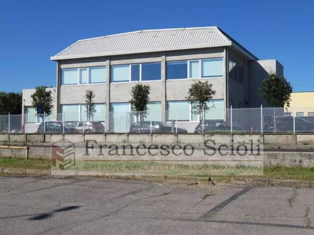 Locale Commerciale in affitto a Lomazzo, Lombardia