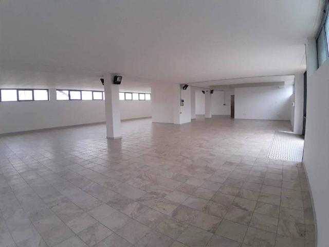 Locale Commerciale in affitto a Lonate Ceppino, Lombardia