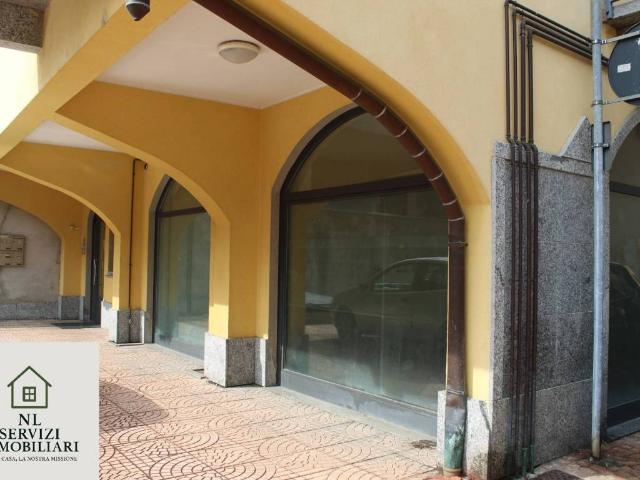 Locale Commerciale in affitto a Lonate Pozzolo, Lombardia