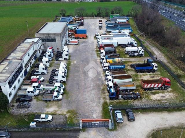 Locale Commerciale in affitto a Lonato, Lombardia