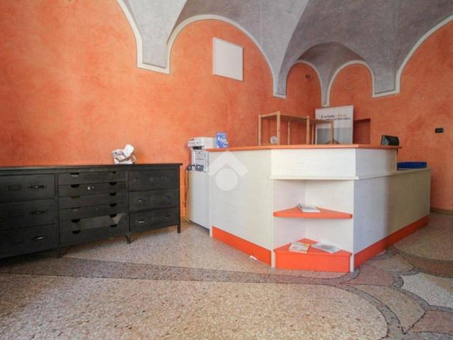 Locale Commerciale in affitto a Lonato, Lombardia