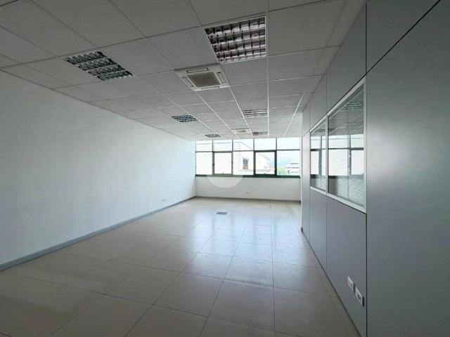 Locale Commerciale in affitto a Lonato, Lombardia