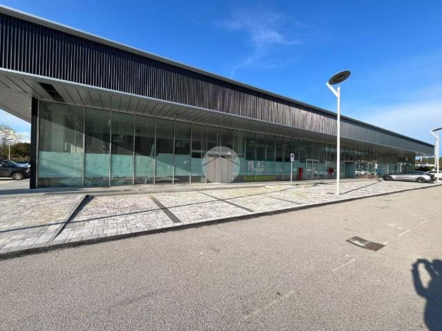 Locale Commerciale in affitto a Lonato, Lombardia