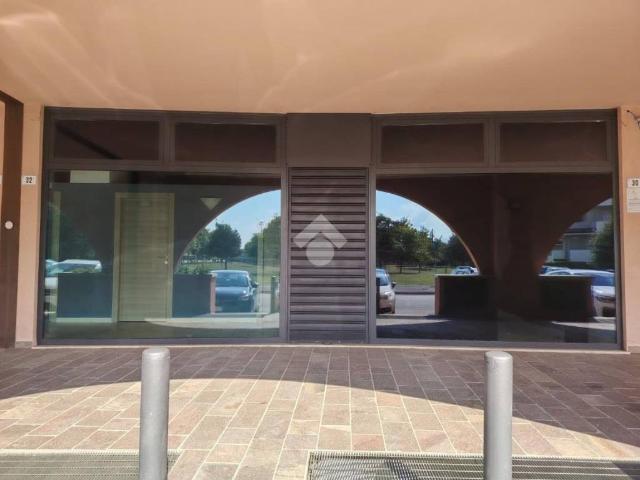 Locale Commerciale in affitto a Ponte Ospedaletto, Longiano