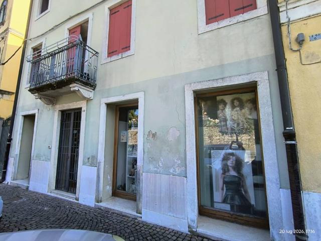 Locale Commerciale in affitto a Lonigo, Veneto