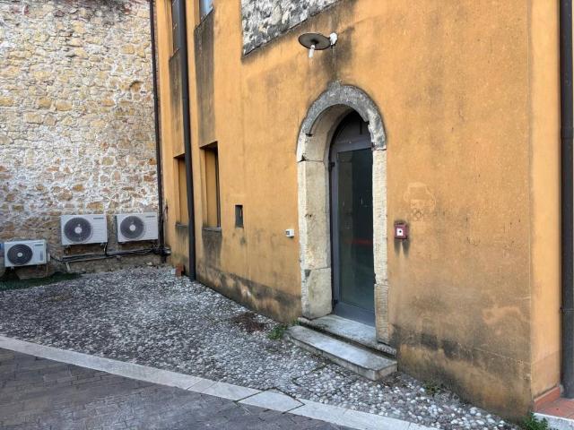 Locale Commerciale in affitto a Lonigo, Veneto