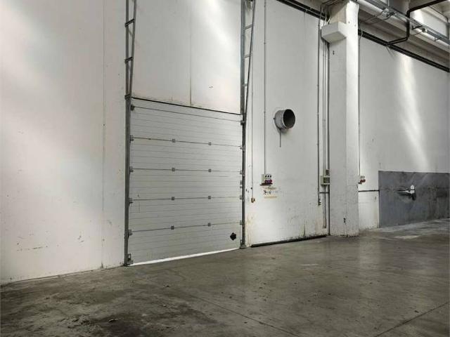 Locale Commerciale in affitto a Marche, Ancona