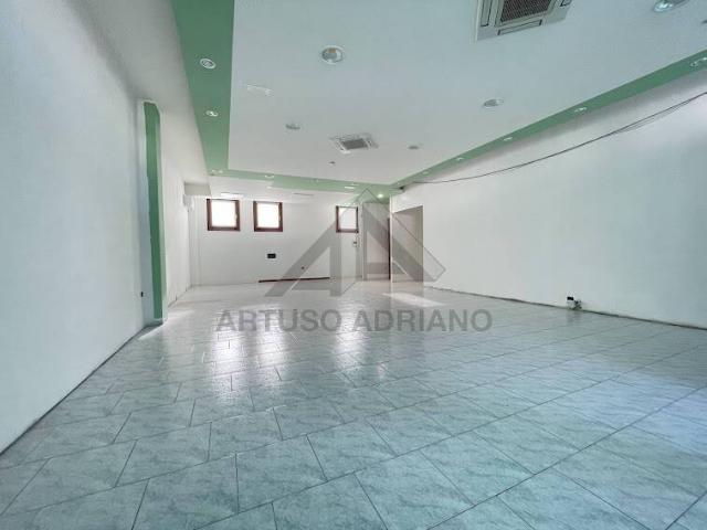 Locale Commerciale in affitto a Fonte, Loria