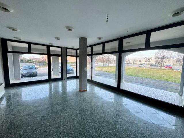 Locale Commerciale in affitto a Fonte, Loria