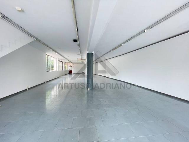 Locale Commerciale in affitto a Fonte, Loria