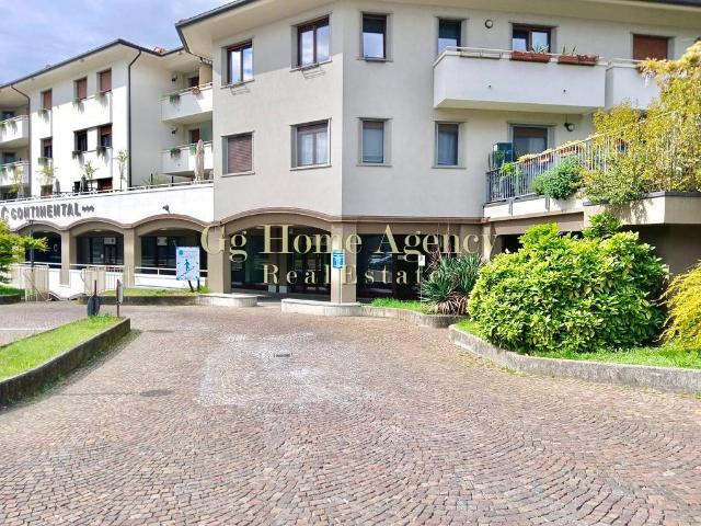 Locale Commerciale in affitto a Lovere, Lombardia