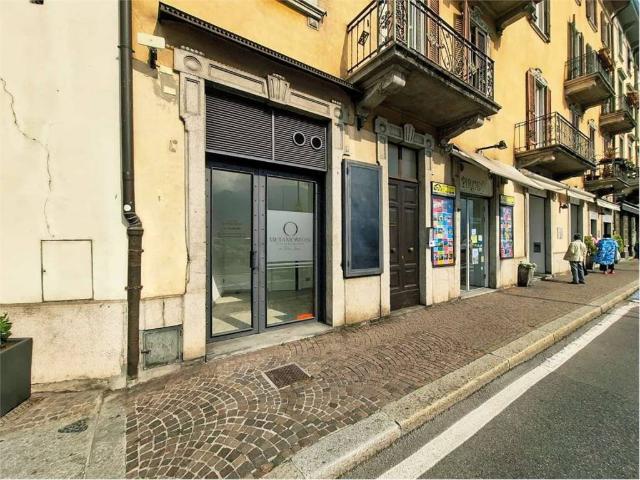 Locale Commerciale in affitto a Lovere, Lombardia