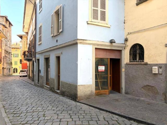 Locale Commerciale in affitto a Lovere, Lombardia