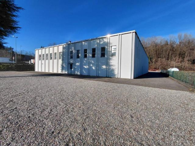 Locale Commerciale in affitto a Lozza, Lombardia