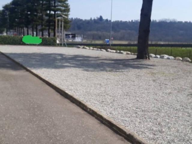 Locale Commerciale in affitto a Lozza, Lombardia
