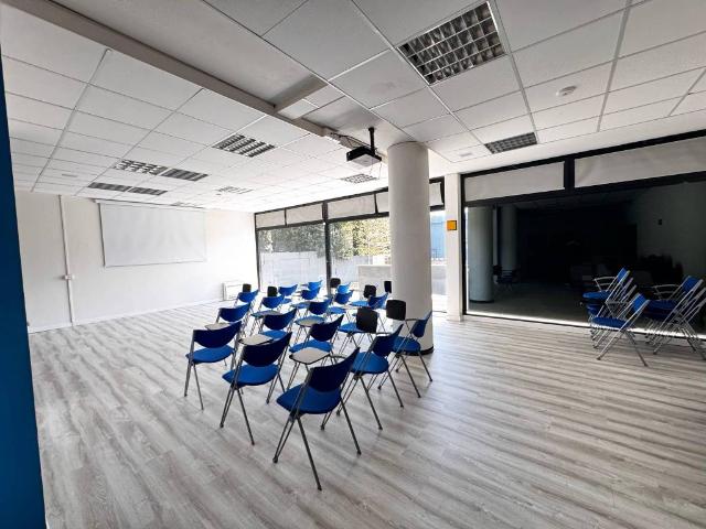 Locale Commerciale in affitto a Capannori, Lucca