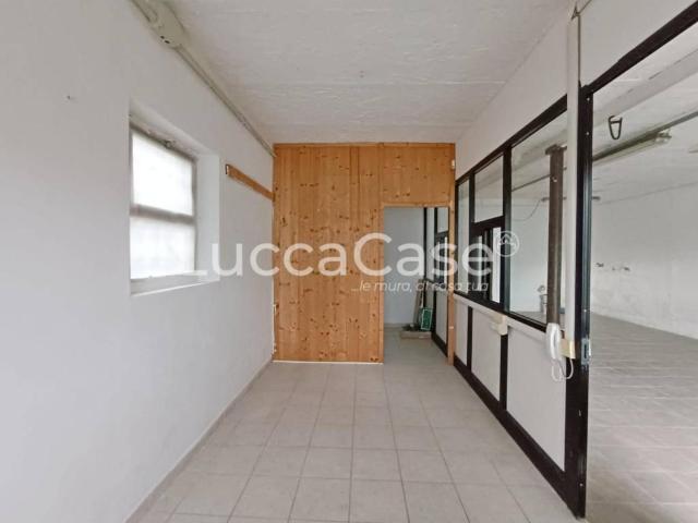 Locale Commerciale in affitto a Bagni Di Lucca Ponte, Toscana