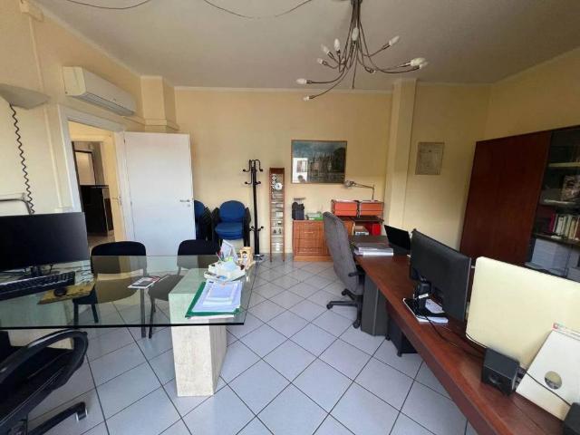 Locale Commerciale in affitto a Santissima Annunziata, Bagni Di Lucca Ponte