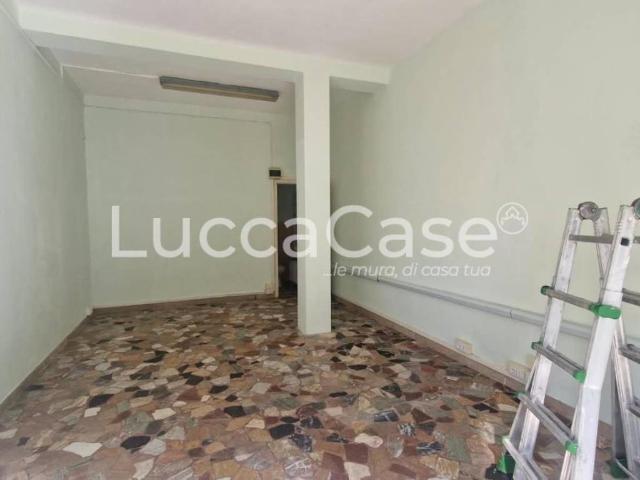 Locale Commerciale in affitto a Lucca