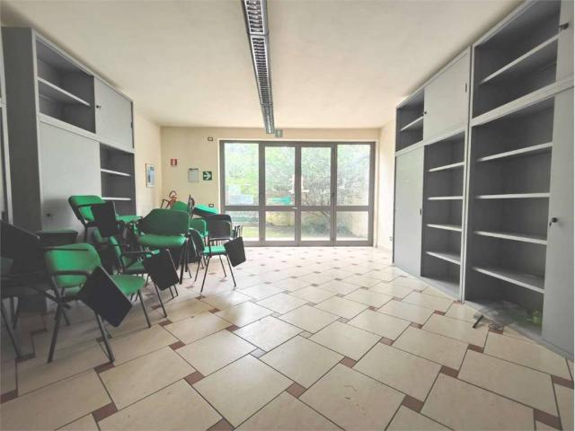 Locale Commerciale in affitto a San Concordio, Bagni Di Lucca Ponte