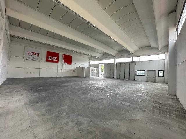 Locale Commerciale in affitto a Santissima Annunziata, Bagni Di Lucca Ponte