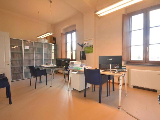 Locale Commerciale in affitto a Tempagnano di Lunata, Bagni Di Lucca Ponte