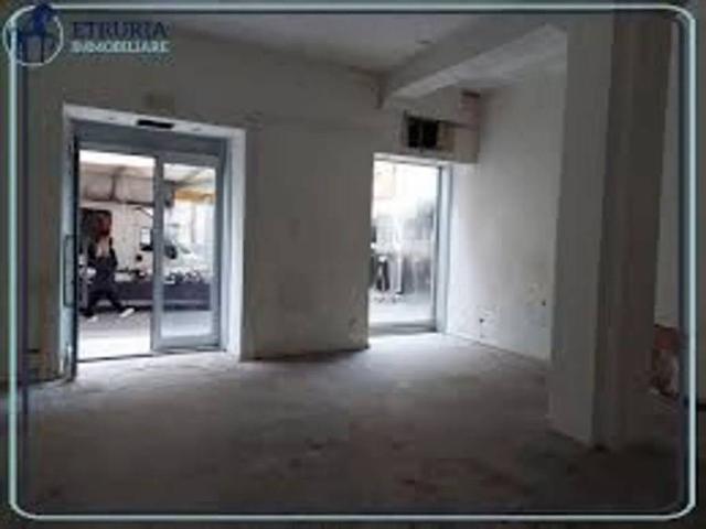 Locale Commerciale in affitto a Tempagnano di Lunata, Bagni Di Lucca Ponte