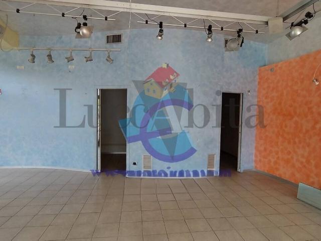 Locale Commerciale in affitto a Santissima Annunziata, Bagni Di Lucca Ponte