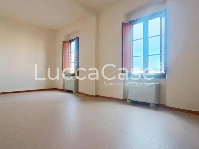 Locale Commerciale in affitto a Santissima Annunziata, Bagni Di Lucca Ponte