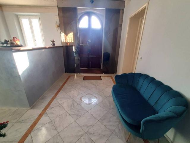 Locale Commerciale in affitto a Santissima Annunziata, Bagni Di Lucca Ponte