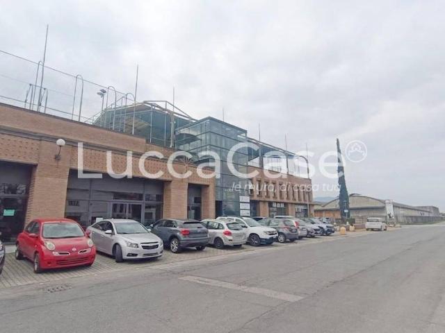 Locale Commerciale in affitto a Mugnano, Bagni Di Lucca Ponte