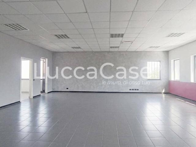 Locale Commerciale in affitto a Mugnano, Bagni Di Lucca Ponte