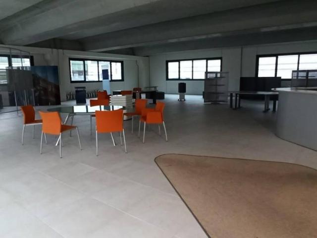 Locale Commerciale in affitto a Tempagnano di Lunata, Bagni Di Lucca Ponte