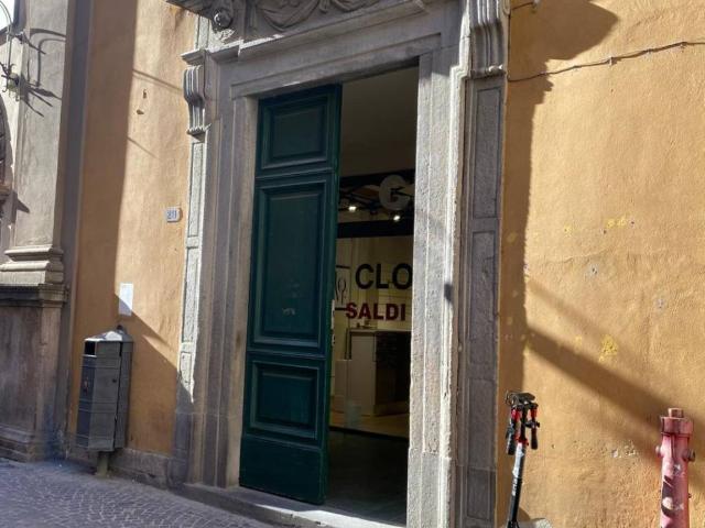 Locale Commerciale in affitto a Sant'Anna, Bagni Di Lucca Ponte
