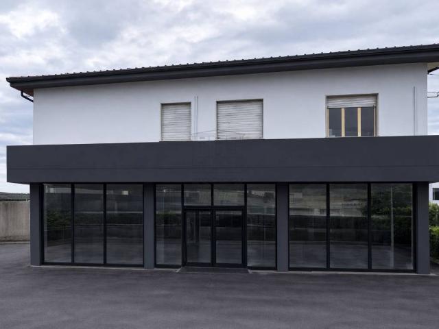 Locale Commerciale in affitto a San Pancrazio, Bagni Di Lucca Ponte
